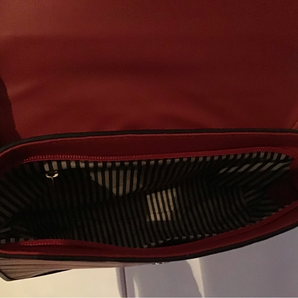 NWOT Handbag and mini bag with removable crossbody strap - Picture 3 of 3